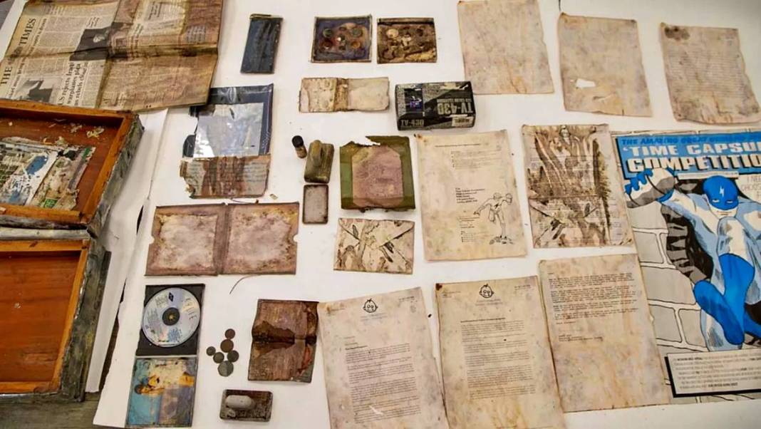 Prenses Diana'nın 100 yıl sonra açılması planlanan kapsülünü açtılar! 2